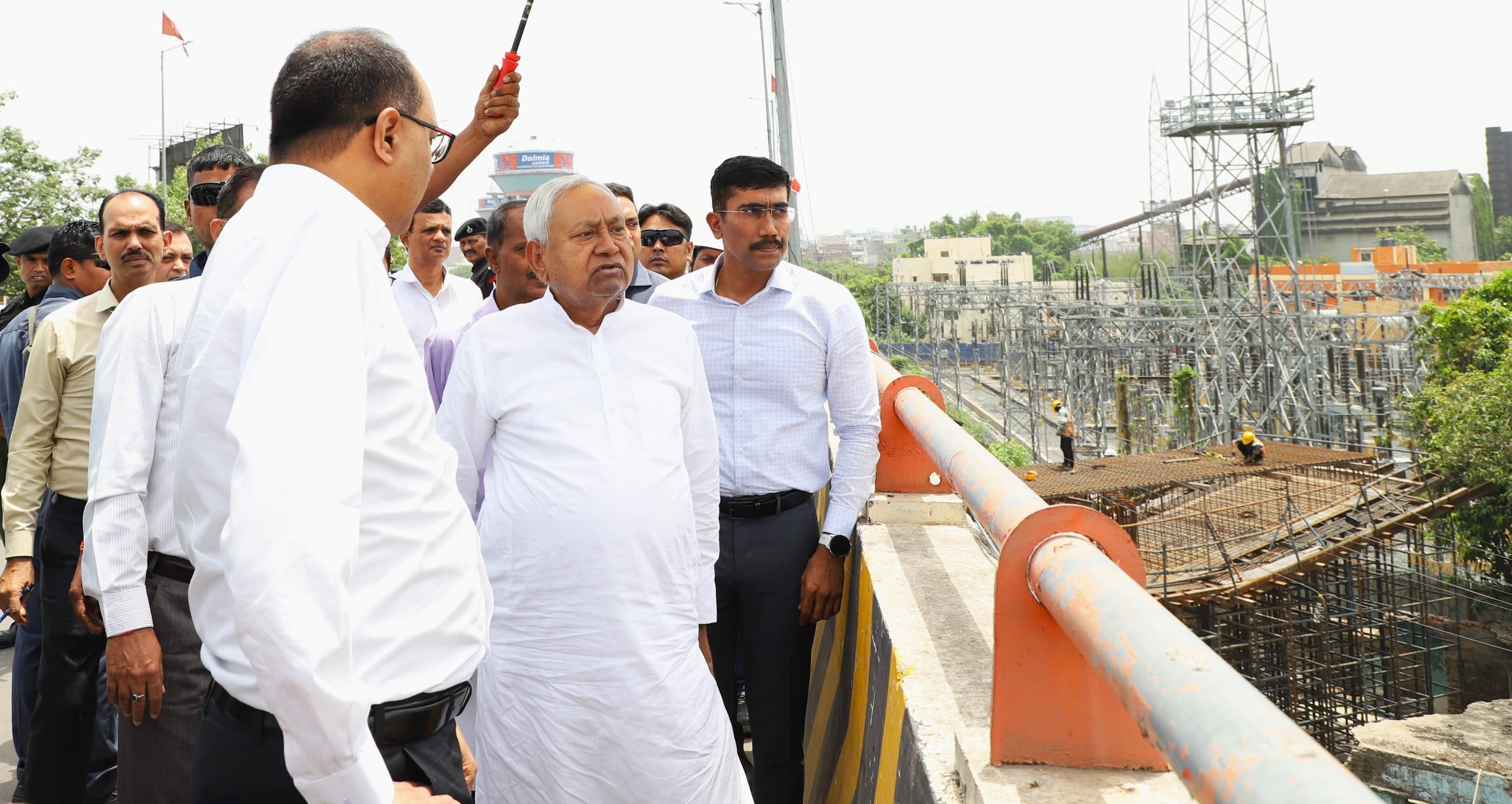 मुख्यमंत्री ने मीठापुर-महुली एलिवेटेड रोड और पुनपुन सस्पेंशन ब्रिज निर्माण कार्यों का किया निरीक्षण, शीघ्र पूरा करने का दिया निर्देश 1 IMG-20250602-WA0379