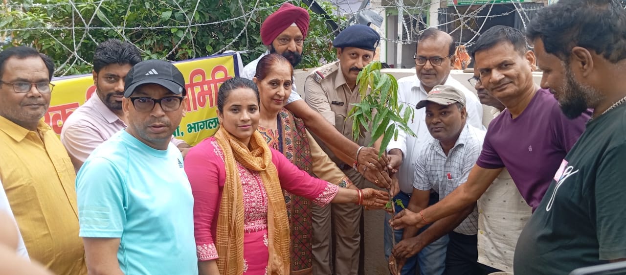 नागरिक विकास समिति ने पर्यावरण दिवस पर किया वृक्षारोपण, बरगंज थाना परिसर में गूंजा हरियाली का संदेश 1 IMG-20250605-WA0465