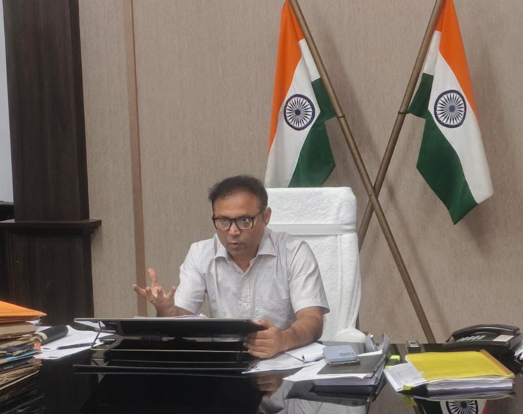 भागलपुर में रेरा को लेकर उच्चस्तरीय बैठक, अवैध अपार्टमेंट और प्लॉटिंग पर होगी सख्त कार्रवाई 1 IMG-20250617-WA0543