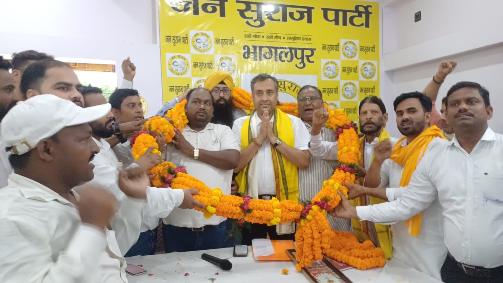 भागलपुर पहुंचे जन सुराज युवा अध्यक्ष डॉ. (प्रो.) कुमार शांतनु, बोले – "जात-पात नहीं, अब विकास की राजनीति करेंगे युवा" 1 IMG-20250622-WA0124