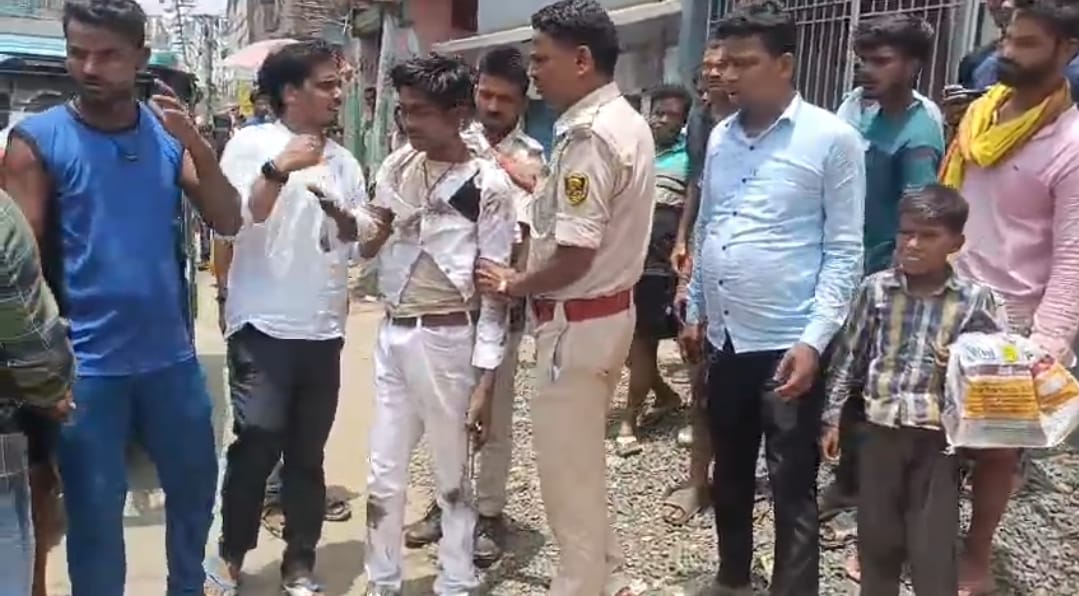 पोस्ट ऑफिस में दिनदहाड़े लूट की कोशिश, बुजुर्ग ने दिखाई बहादुरी, हथियारबंद अपराधी गिरफ्तार 1 Screenshot_2025-06-03-16-11-06-30_6012fa4d4ddec268fc5c7112cbb265e7