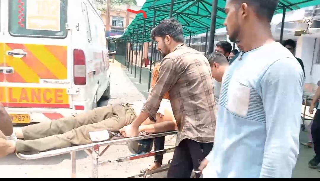 नवगछिया के करचीरा गांव में दिनदहाड़े ग्रामीण चिकित्सक की हत्या, दौड़ा-दौड़ाकर गोलियों से किया छलनी 1 Screenshot_2025-06-12-17-34-47-91_6012fa4d4ddec268fc5c7112cbb265e7