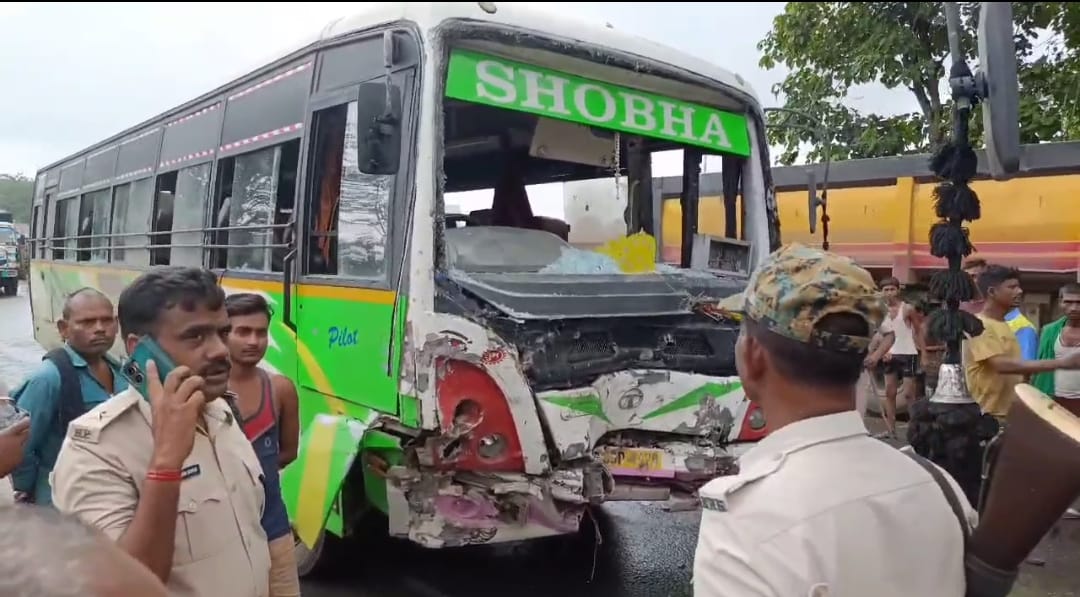विक्रमशिला सेतु पर दो बसों की जबरदस्त टक्कर, 30 यात्री घायल, सभी खतरे से बाहर 1 Screenshot_2025-06-20-16-43-42-22_6012fa4d4ddec268fc5c7112cbb265e7