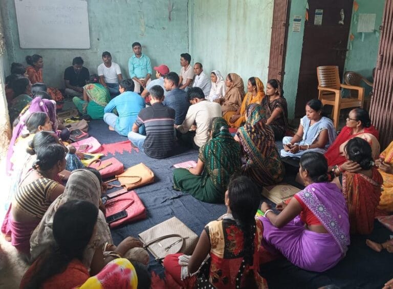 Bhagalpur News: गहन मतदाता पुनरीक्षण अभियान में जीविका दीदियाँ निभाएंगी अहम भूमिका, घर-घर जाकर करेंगी जागरूकता 9 IMG-20250703-WA0431