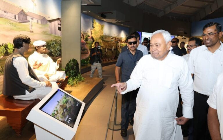 Bihar News: मुख्यमंत्री नीतीश कुमार ने किया बापू टावर के नवनिर्मित प्रशासनिक कार्यालय का उद्घाटन 4 IMG-20250704-WA0414