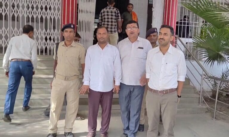 Breaking news: सहरसा के जिला मत्स्य पदाधिकारी रिश्वत लेते रंगेहाथ गिरफ्तार, निगरानी टीम ने की बड़ी कार्रवाई 7 Screenshot_2025-07-04-16-50-31-55_6012fa4d4ddec268fc5c7112cbb265e7