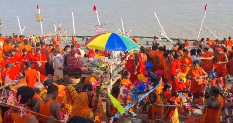 पहली सोमवारी पर सुल्तानगंज में उमड़ा आस्था का सैलाब, नमामि गंगे घाट हुआ भगवामय 1 Screenshot_2025-07-14-12-28-32-36_6012fa4d4ddec268fc5c7112cbb265e7