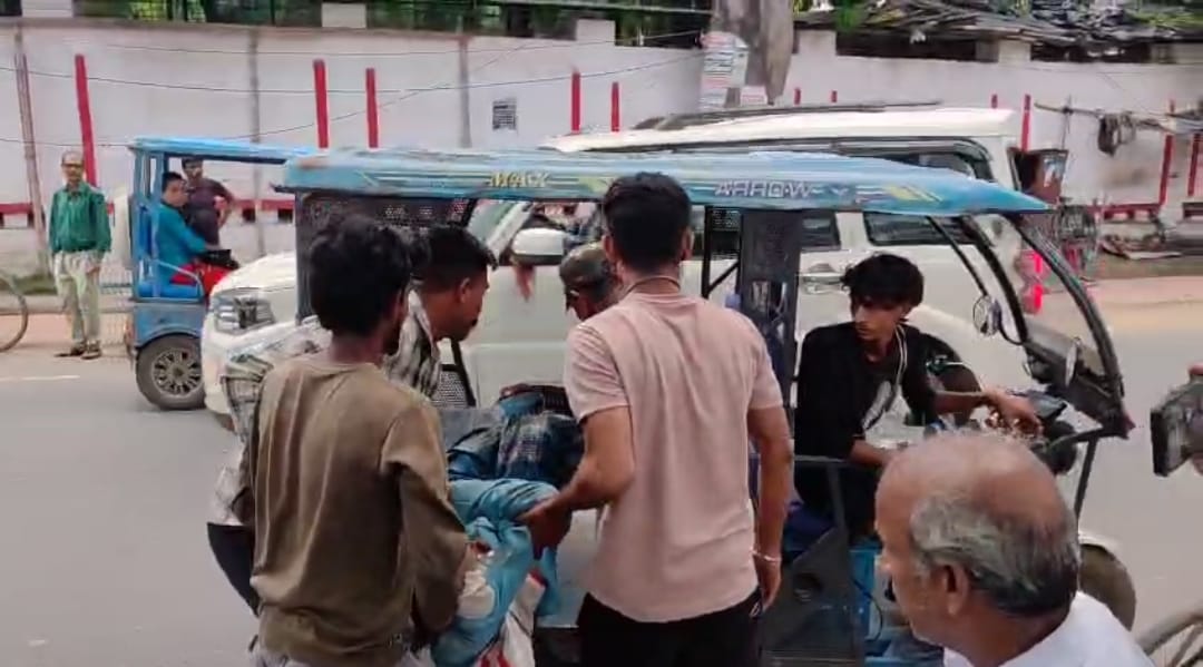 कचहरी चौक पर सड़क हादसे में घायल बुजुर्ग की पत्रकारों ने बचाई जान, मानवता की पेश की मिसाल 1 Screenshot_2025-07-23-14-43-29-76_6012fa4d4ddec268fc5c7112cbb265e7