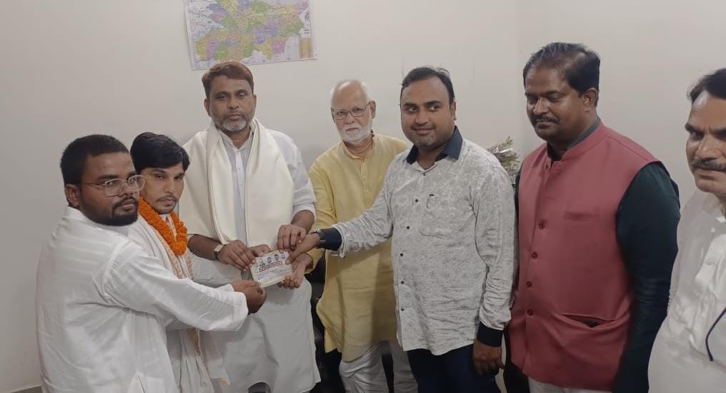 AIMIM में शामिल हुए दिलशाद अहमद, प्रदेश अध्यक्ष अख्तरुल इमान ने दिलाई सदस्यता 1 IMG-20250811-WA0185