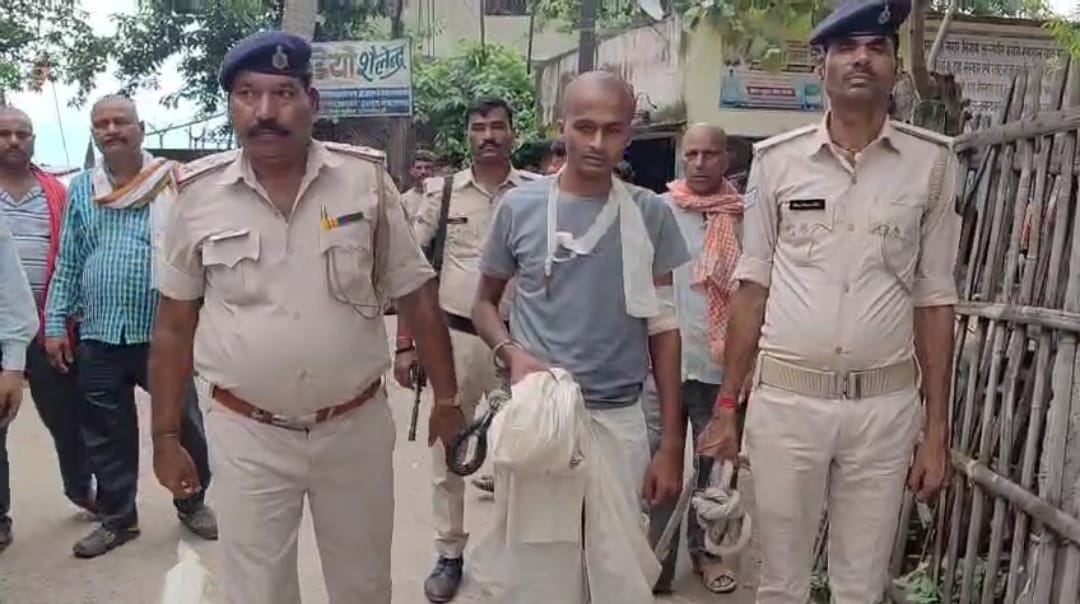 ज़मीन की लालच ने उजाड़ दिया पूरा घर: भाई ने की भाई की हत्या, मां की भी संदिग्ध मौत, हथकड़ी में बेटे ने दी मां को मुखाग्नि 1 Screenshot_2025-08-02-15-17-18-24_6012fa4d4ddec268fc5c7112cbb265e7