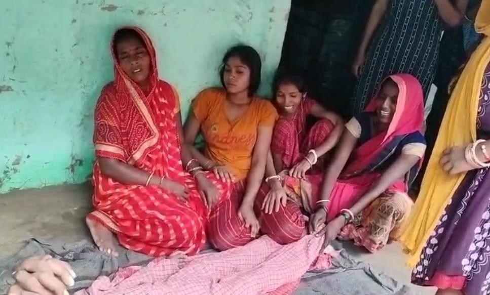 गोविंदपुर में 8 वर्षीय छात्रा की डूबने से मौत, ग्रामीणों के सहयोग से बरामद हुआ शव 1 Screenshot_2025-08-13-13-29-37-57_6012fa4d4ddec268fc5c7112cbb265e7