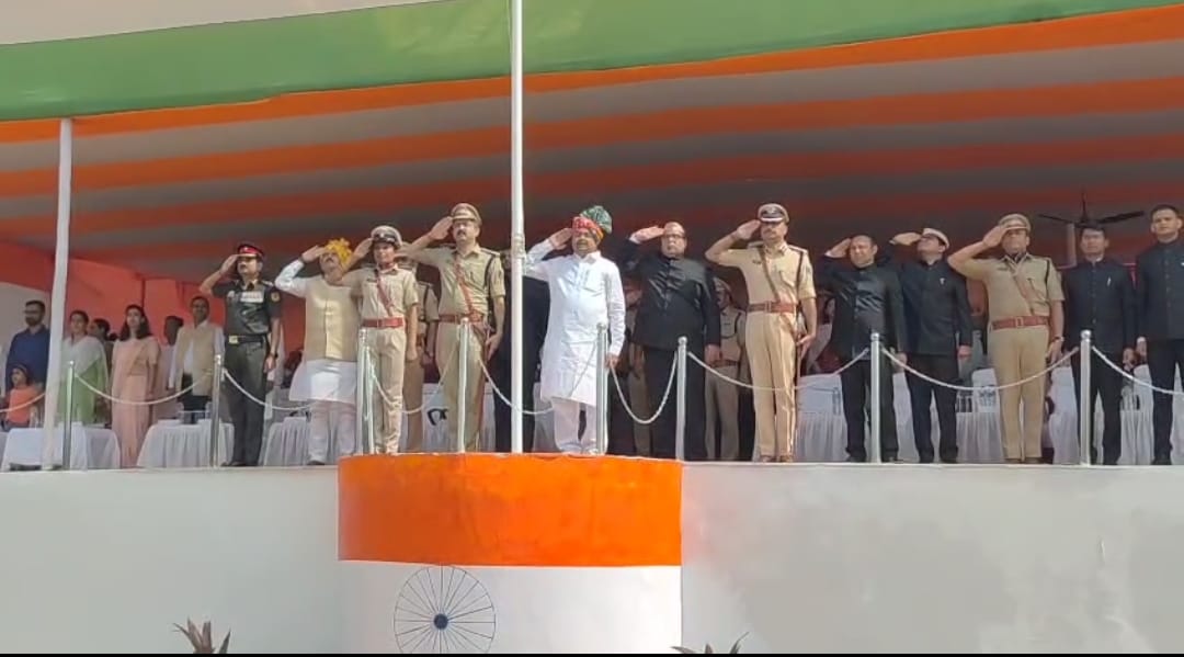 सैनडिस कंपाउंड में गूंजा देशभक्ति का जज़्बा, प्रभारी मंत्री ने फहराया तिरंगा, शहीद अंकित को दी श्रद्धांजलि 1 Screenshot_2025-08-15-10-02-56-68_6012fa4d4ddec268fc5c7112cbb265e7