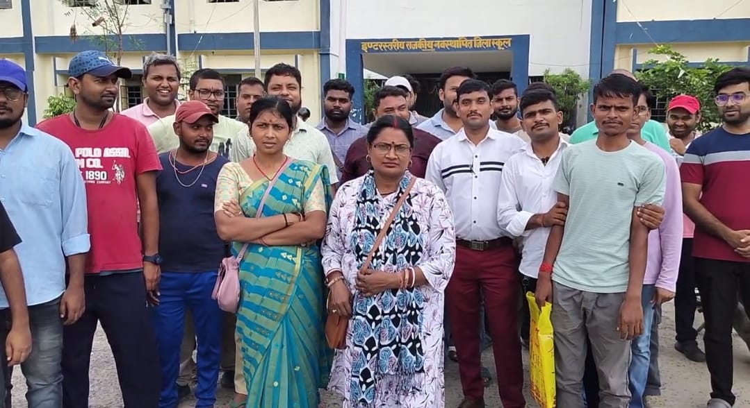 अनुकंपा नियुक्ति में देरी से बेहाल आश्रित, 45 दिनों से कार्यालय का चक्कर लगाने को मजबूर 1 Screenshot_2025-08-27-16-19-34-71_6012fa4d4ddec268fc5c7112cbb265e7