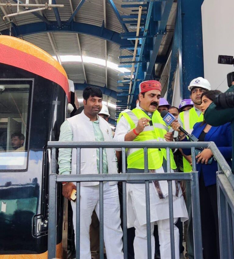 पटना मेट्रो रेल परियोजना ने पकड़ी रफ्तार, मंत्री जीवेश कुमार ने लिया तैयारियों का जायजा 5 IMG-20250903-WA0628