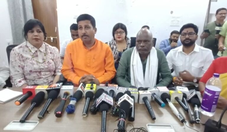 प्रधानमंत्री की मां पर अभद्र टिप्पणी के विरोध में कल बिहार बंद, भागलपुर में एनडीए की प्रेस वार्ता 10 Screenshot_2025-09-03-14-24-08-12_6012fa4d4ddec268fc5c7112cbb265e7