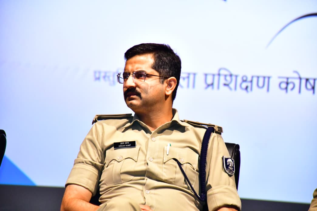 बबरगंज में हत्या कांड का खुलासा: चार घंटे में तीन आरोपित गिरफ्तार, पुलिस ने दिखाई फुर्ती 1 IMG-20251018-WA0514