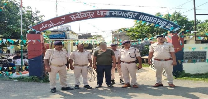हबीबपुर में राकेश कुमार हत्याकांड का मुख्य आरोपी गिरफ्तार, भागलपुर पुलिस की बड़ी सफलता, बाराहाट से दबोचा गया अभियुक्त 10 Screenshot_2025-10-10-14-41-15-59_439a3fec0400f8974d35eed09a31f914