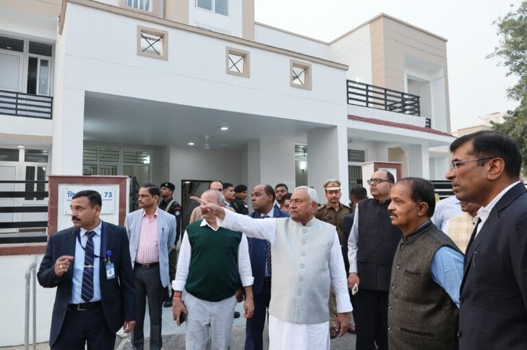 जेपी गंगा पथ के सौंदर्यीकरण और नए एमएलए आवास का सीएम नीतीश ने किया निरीक्षण, जल्द नवनिर्वाचित विधायकों को मिलेगा डुप्लेक्स बंगला 41 IMG-20251123-WA0410