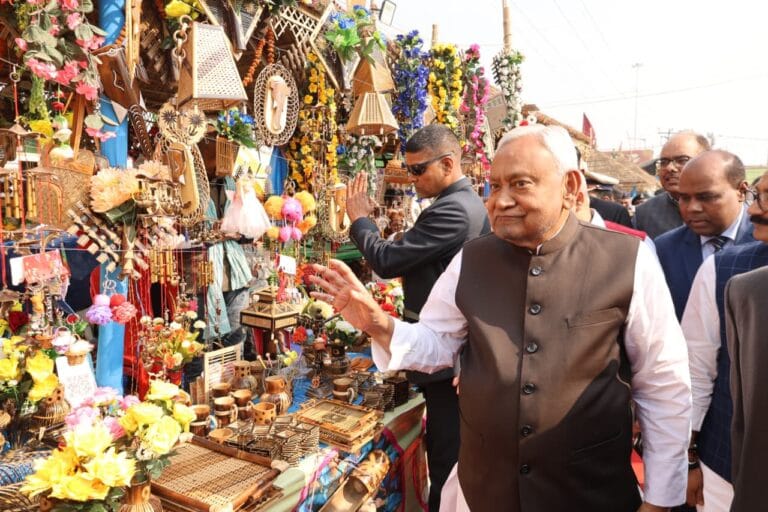 महा निरीक्षण में CM नीतीश का सख्त संदेश: “सोनपुर मेला परंपरा नहीं, बिहार की अर्थव्यवस्था की धड़कन 6 IMG-20251130-WA0330