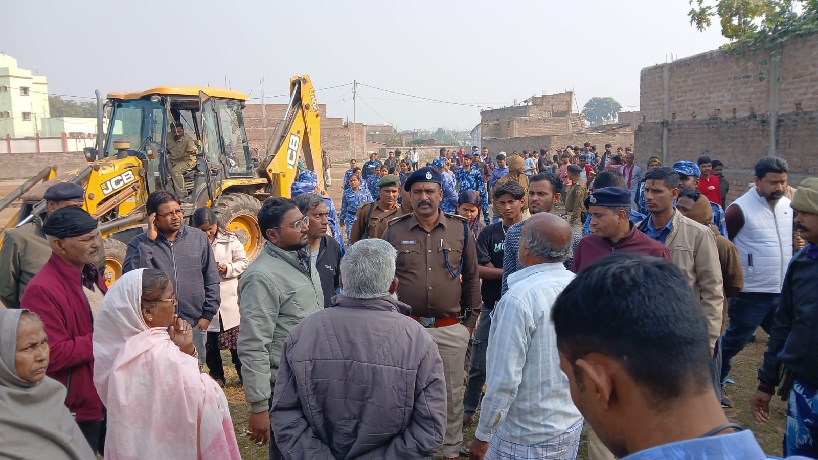 हाईकोर्ट के आदेश पर इसलामगंज में प्रशासन की बड़ी कार्रवाई, सरकारी रास्ते से हटाया गया अतिक्रमण 1 IMG-20260113-WA0047