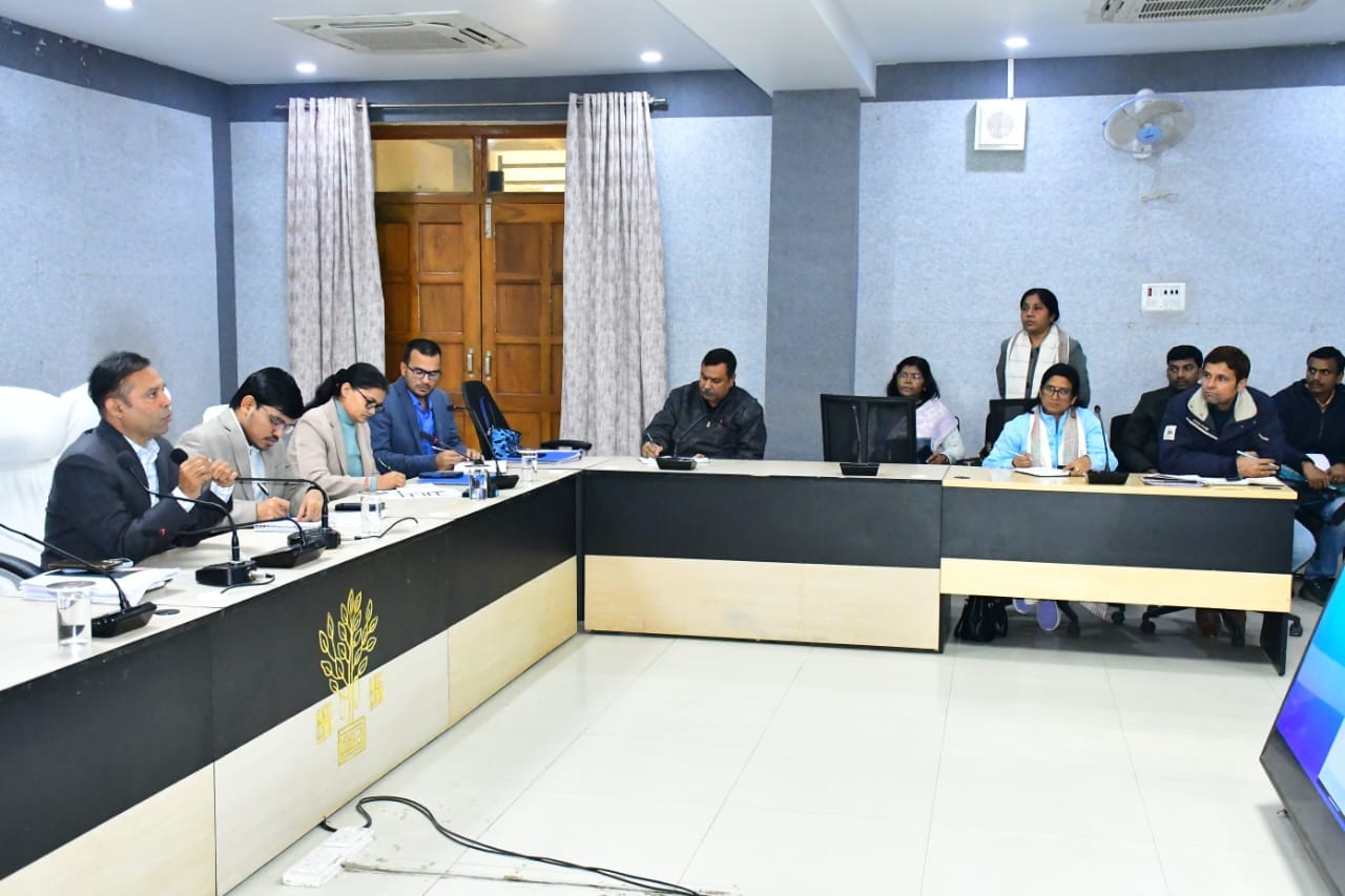 ई-केवाईसी और किसान पंजीकरण में तेजी का निर्देश: भागलपुर डीएम की सख्त समीक्षा बैठक 1 IMG-20260115-WA0394