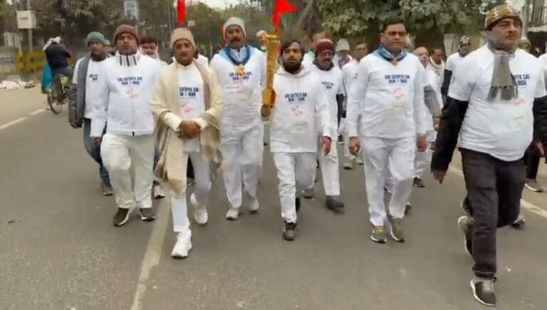 भगलपुर में श्री सत्य साई रन एंड राइड का भव्य आयोजन, फिट इंडिया के संदेश के साथ दौड़े 700 प्रतिभागी 3 Screenshot_2026-01-04-20-08-17-80_7352322957d4404136654ef4adb64504