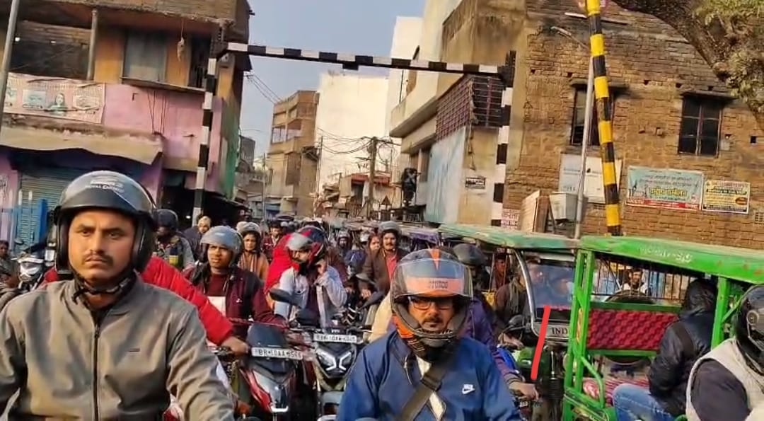 भिखनपुर 12 नंबर गुमटी से 1 किमी तक जाम, भागलपुर की ट्रैफिक व्यवस्था बेपटरी 1 Screenshot_2026-01-13-16-08-11-15_6012fa4d4ddec268fc5c7112cbb265e7