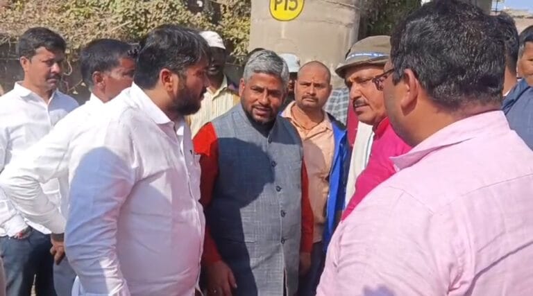 तीन साल से अधूरा भोलानाथ फ्लाईओवर बना लोगों की मुसीबत, नाराज़गी के बीच मौके पर पहुंचे विधायक रोहित पांडे 5 Screenshot_2026-01-27-15-56-31-65_6012fa4d4ddec268fc5c7112cbb265e7