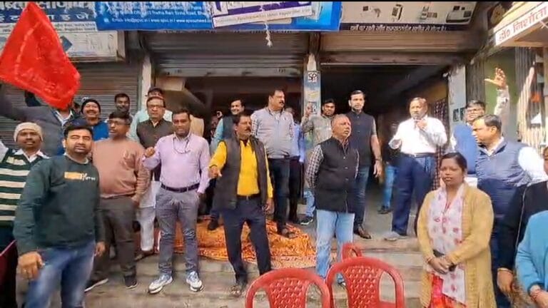 5-डे वर्क की मांग पर बैंककर्मियों का राष्ट्रव्यापी शक्ति प्रदर्शन, भागलपुर में सभी बैंक रहे बंद 4 Screenshot_2026-01-27-16-10-41-19_6012fa4d4ddec268fc5c7112cbb265e7