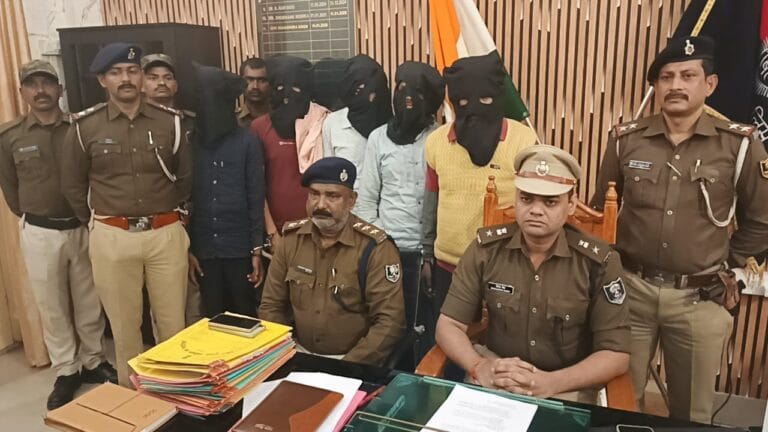 भागलपुर में मिनीगन फैक्ट्री का भंडाफोड़: अवैध हथियार बनाते 5 अपराधी गिरफ्तार, भारी मात्रा में हथियार व उपकरण बरामद 14 IMG-20260218-WA0357