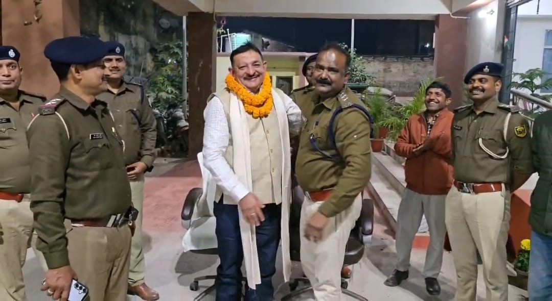 ललमटिया थाना परिसर में सर्किल इंस्पेक्टर मार्कण्डेय सिंह को दी गई विदाई
