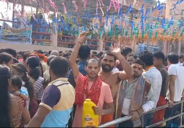 महाशिवरात्रि पर अजगैविनाथ धाम में आस्था का सैलाब, भोलेनाथ पर जलाभिषेक के लिए उमड़ी हजारों श्रद्धालुओं की भीड़ 20 Screenshot_2026-02-15-14-59-04-43_7352322957d4404136654ef4adb64504