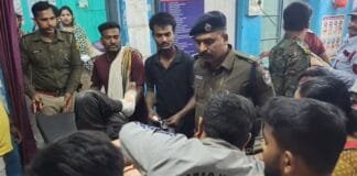 दिलगौरी मोड़ पर मौत का तांडव! तेज रफ्तार कार गुमटी में घुसी, 9 लोग गंभीर – मायागंज रेफर