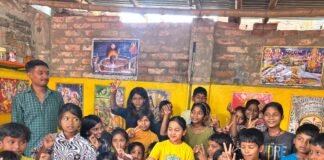वी केयर की अनोखी पहल: स्लम क्षेत्र के बच्चों के साथ मनाया गया अनिका का जन्मदिन, कपड़े और अल्पाहार बांटकर बांटी खुशियां