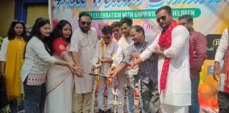 सिकंदरपुर में रंगों की धूम: भव्य होली मिलन समारोह में लाइव म्यूजिक, डांस और मटका फोड़ प्रतियोगिता ने बांधा समां