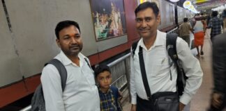 विक्रमशिला एक्सप्रेस में छूटे बच्चे के लिए ‘रक्षक’ बने भागलपुर के टीटीई