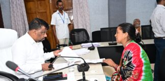 भागलपुर: ‘सबका सम्मान-जीवन आसान’ के तहत जनसुनवाई; अपर समाहर्ता ने सुनी 35 फरियादियों की समस्याएं