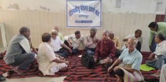 TMBU के 2600 से अधिक पेंशनरों का फूटा गुस्सा: कुलपति कार्यालय पर प्रदर्शन, लंबित पेंशन को लेकर सौंपा ज्ञापन