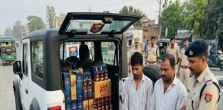 भागलपुर: ‘थार’ से हो रही थी शराब की तस्करी, पुलिस ने घेराबंदी कर दो तस्करों को दबोचा