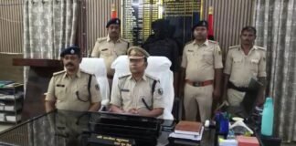 नवगछिया में ‘मिट्टी’ के नीचे पुलिस ने पकड़ा शराब से लदा हाईवा, 7800 बोतलें देख उड़े होश!