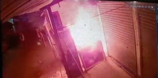 भागलपुर: उधार में गुटखा नहीं दिया तो ‘दबंगों’ ने फूँक डाली दुकान, CCTV में कैद हुई खौफनाक वारदात