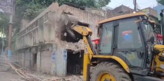 भागलपुर में गरजा प्रशासन का बुलडोजर: तिलकामांझी के ‘रिमझिम होटल’ पर बड़ी कार्रवाई, लीज खत्म होने के बाद भी नहीं किया था खाली