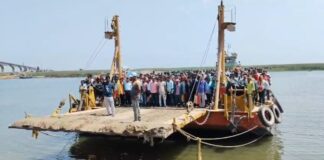गंगा पार करना हुआ आसान: बरारी और महादेवपुर घाट पर प्रशासन की चौकस व्यवस्था, कल से शुरू होंगे विशाल जेटी