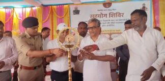 ‘सहयोग शिविर’ में प्रभारी मंत्री नितीश मिश्रा ने सुनीं जनता की समस्याएं, मौक़े पर हुआ कई मामलों का निपटारा