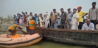 भागलपुर में गंगा नदी के बीच यात्रियों से भरी नाव का इंजन हुआ फेल, SDRF ने देवदूत बनकर बचाई जानें