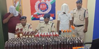 भागलपुर रेलवे स्टेशन पर 69 लीटर विदेशी शराब के साथ दो तस्कर गिरफ्तार, ऑटो भी जब्त