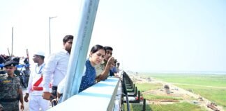 भागलपुर DM अलंकृता पांडेय ने खुद संभाली कमान: विक्रमशिला सेतु पर यातायात व्यवस्था का किया औचक निरीक्षण