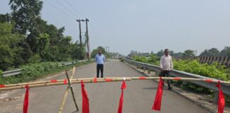 भागलपुर: सन्हौला में क्षतिग्रस्त पुल पर प्रशासन का बड़ा एक्शन, सुरक्षा के मद्देनजर आवागमन पूरी तरह बंद; 1 सप्ताह में मरम्मत के निर्देश