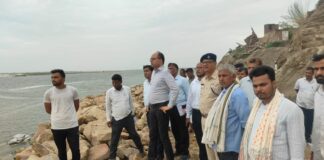 गंगा के रौद्र रूप से बचेंगे भोजपुर के गाँव: सचिव डॉ. चन्द्रशेखर सिंह का कड़ा निर्देश—’एक महीने में पूरे करें कटाव निरोधी कार्य’
