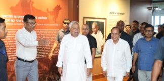 पटना के ‘बापू टावर’ पहुँचे नीतीश कुमार: स्कूली बच्चों से की मुलाकात, राष्ट्रपिता महात्मा गांधी की स्मृतियों का किया अवलोकन